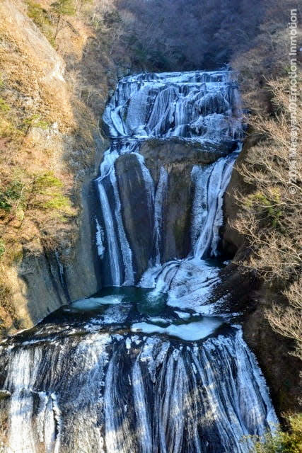 凍結する袋田の滝